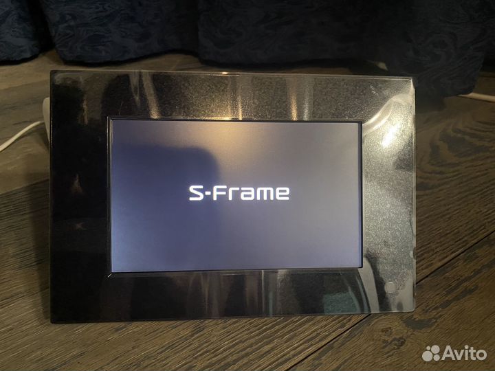 Цифровая фоторамка Sony DPF-E72