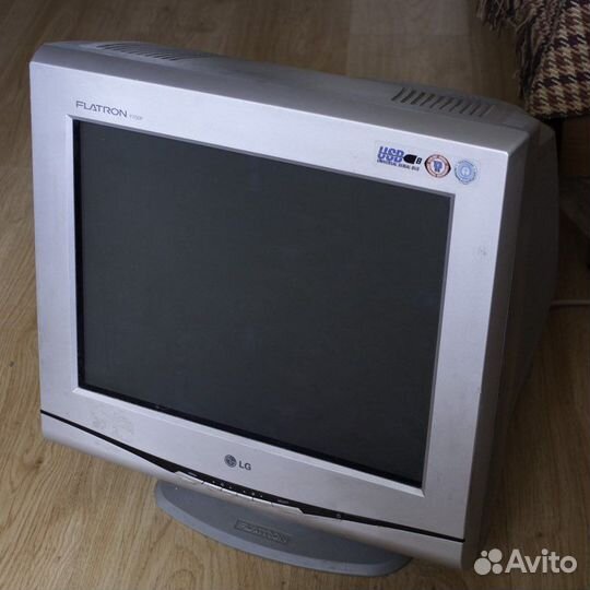 Монитор LG flatron f700p