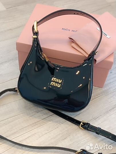 Сумка Хобо Miu Miu лакированная