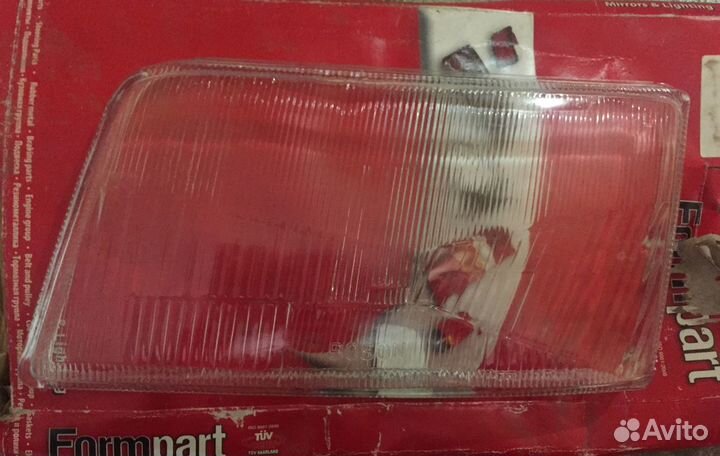 Ауди 100 Стекло правой фары