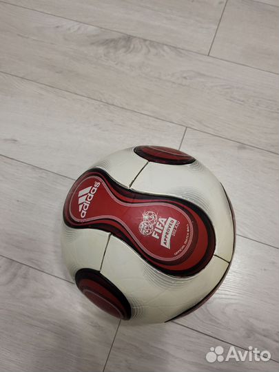 Футбольный мяч adidas teamgeist 2006