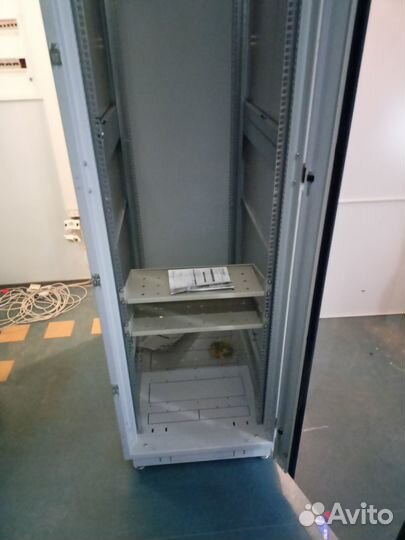 Шкаф серверный 47U (600х1000) дверь стекло, черный