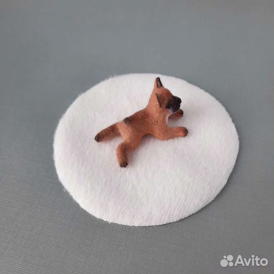 Миниатюрная игрушка щенок бульдога