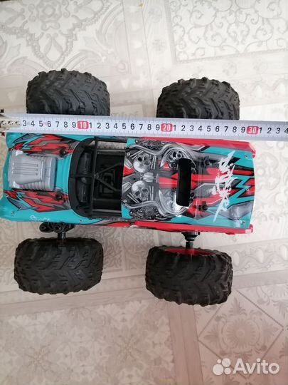 Внедорожник на пульте управления