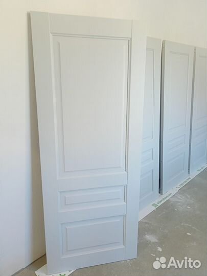 Двери межкомнатные цвет платина/Белый