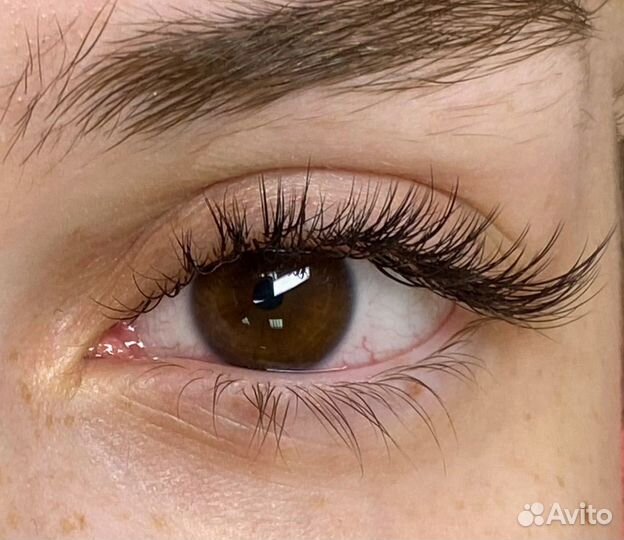 Наращивание ресниц и оформление бровей