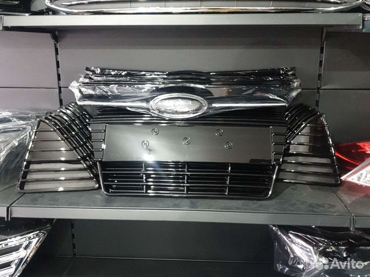 Решётки глянец на форд 3 комплект