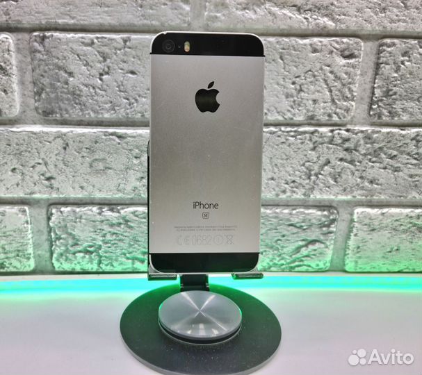 iPhone SE, 32 ГБ