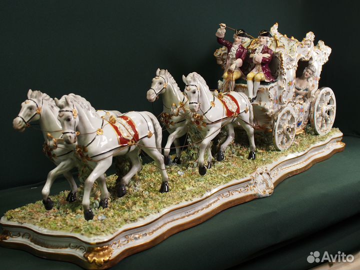 Большая фарфоровая карета. Италия