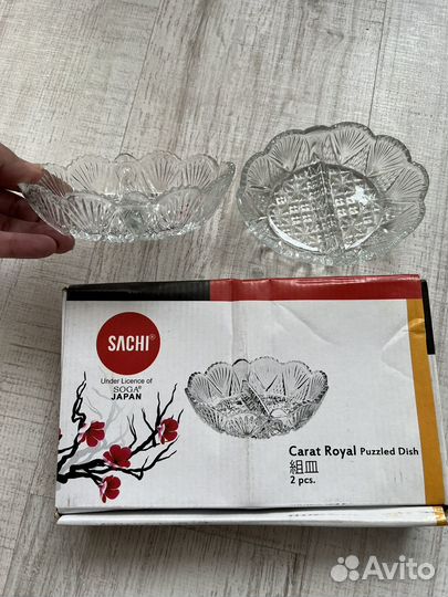 Много красивой посуды