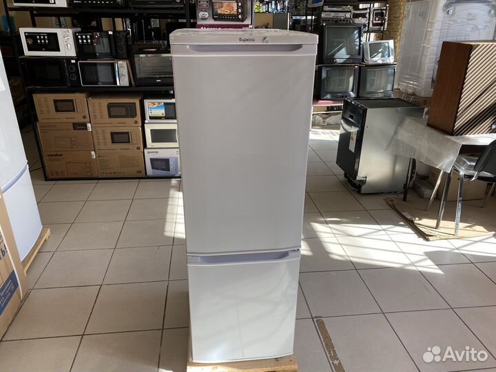 Холодильник с морозильником Бирюса 118 белый