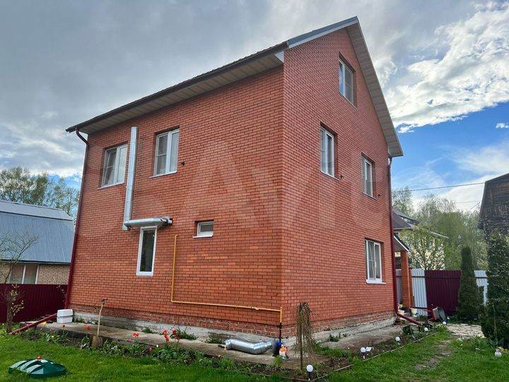 Коттедж 240 м² на участке 6 сот.