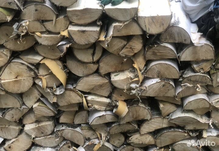 Дрова колотые уложеные