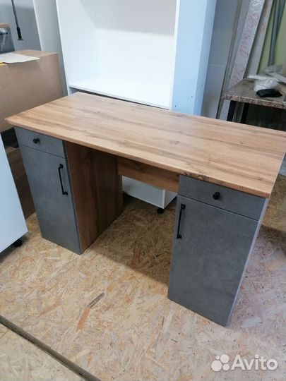 Письменный стол