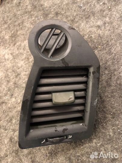 Дефлектор воздушный передний правый Renault Megane