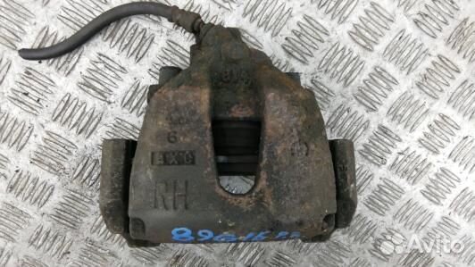Суппорт тормозной передний правый mazda 3 1 (89G16