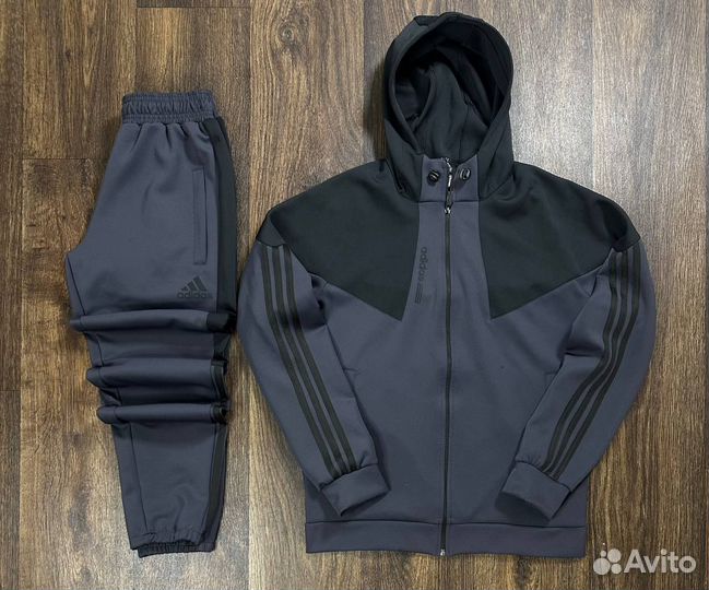 Спортивный костюм adidas