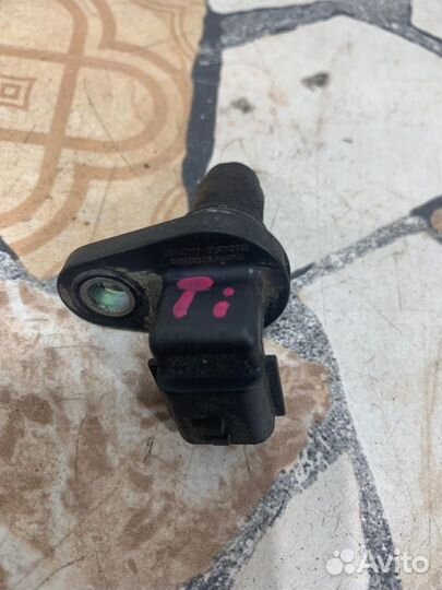 Датчик положения распредвала Nissan Teana J32