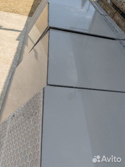 Продам плитку Керамогранит напольную б/у