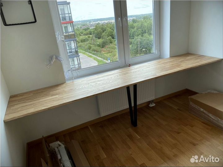 Интересный рабочий стол из массива ясеня