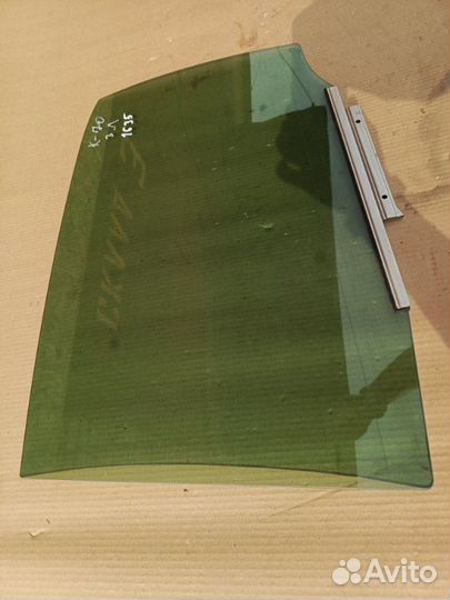 Стекло задней левой двери Toyota Camry XV70