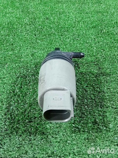 Насос омывателя Bmw 7 E66 N73B60A (6.0) 2006