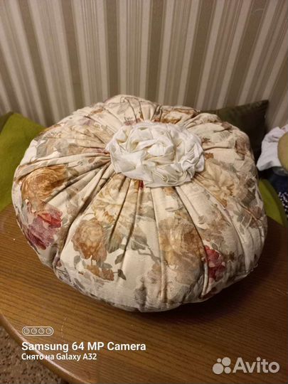 Декоративные подушки в подарочных мешках