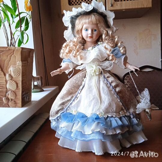 Кукла фарфоровая большая