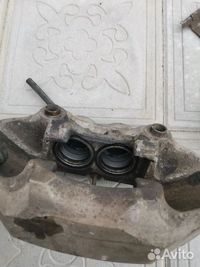 Суппорта lexus celsior LS430 UCF30