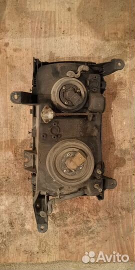 Фара правая Toyota Land Cruiser (битая)