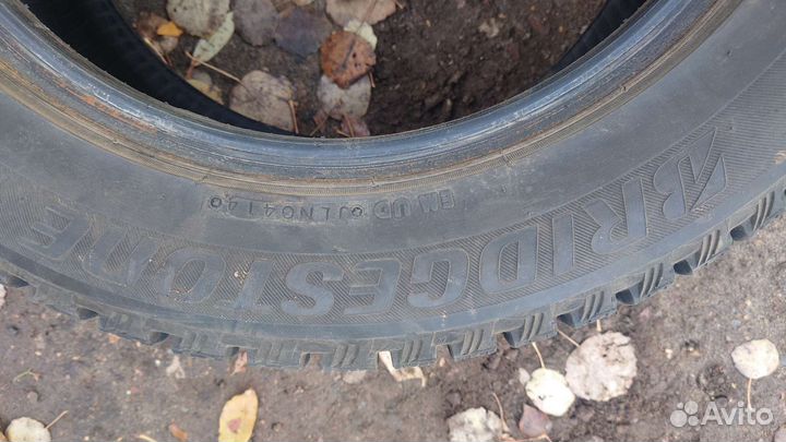 Bridgestone Blizzak Spike-01 215/55 R16 63T