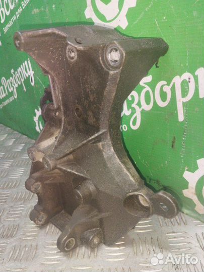 Кронштейн генератора Renault Logan 1