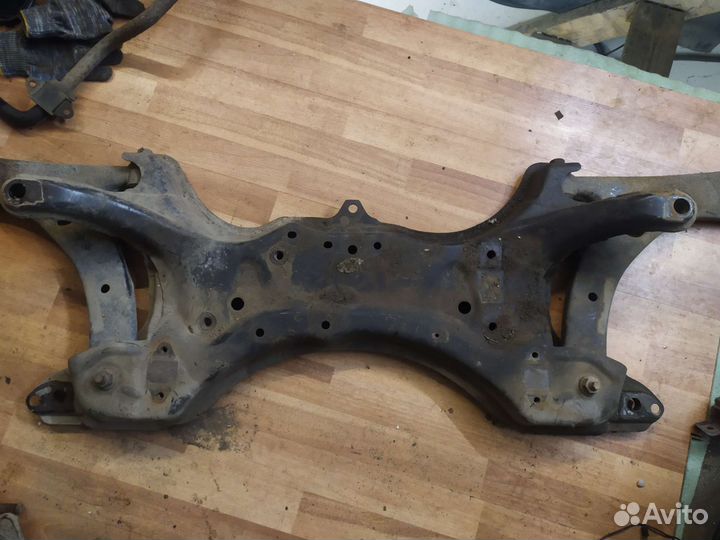 Подрамник передний Джили Эмгранд седан