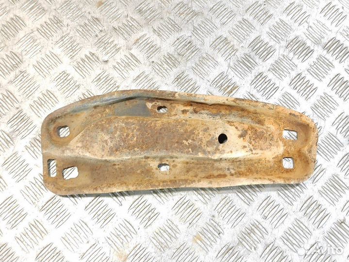 Кронштейн двигателя E 210