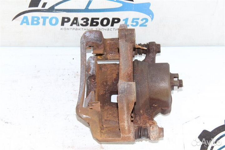 Суппорт тормозной передний левый Nissan Cefiro A33