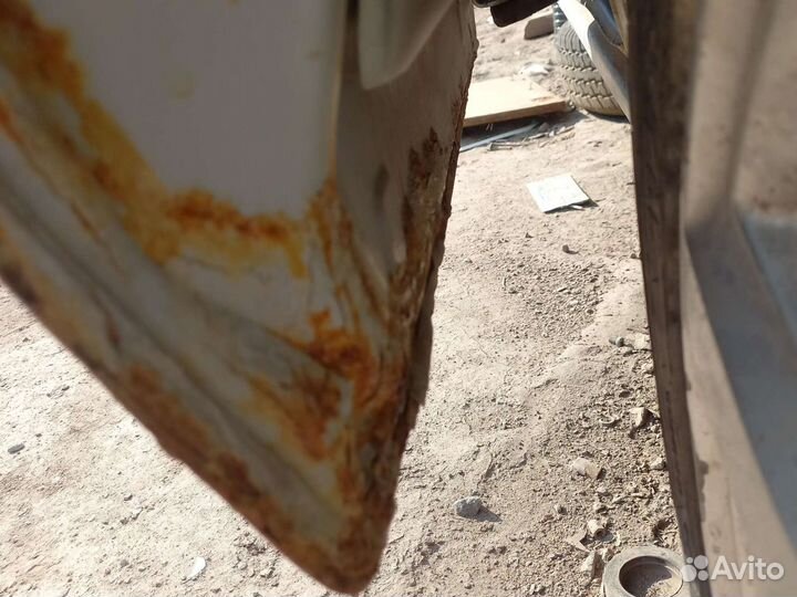 Задняя левая дверь Nissan Serena c24