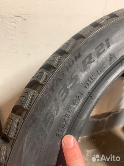 Pirelli Scorpion Ice Zero 2 275/40 R21 и 315/35 R21 111H