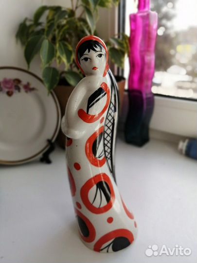 Статуэтка Гжель Девушка с косой