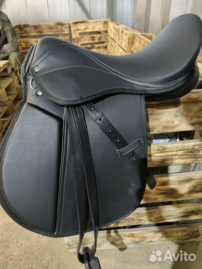 Седло для лошади универсальное