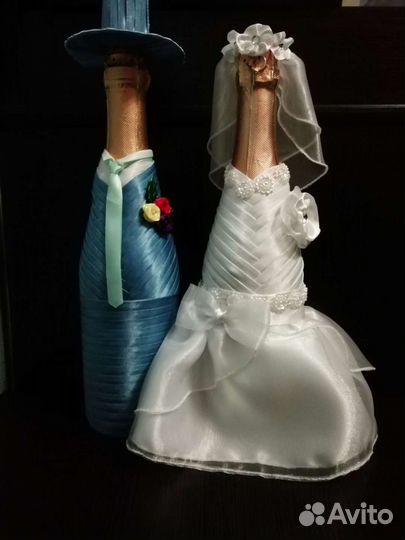 В наличии свадебное украшение на шампанское