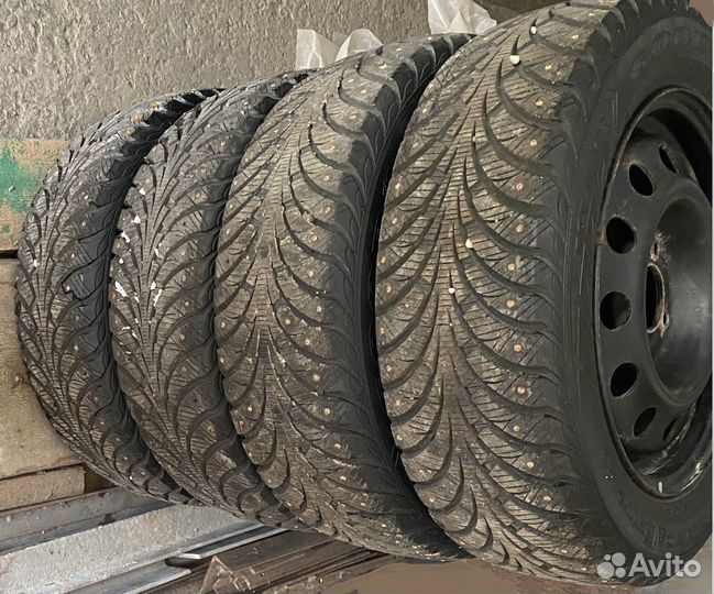 Goodyear UltraGrip Extreme 195/60 R15 88T