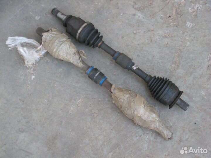 Приводной вал левый Mazda 3 1.6 механика