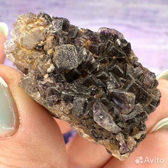 Флюорит двух генераций: кубики и сферолиты