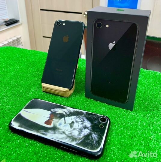 iPhone 8, 64 ГБ