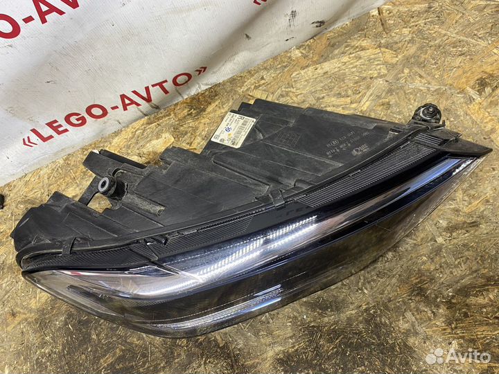 Volkswagen Polo передняя правая фара