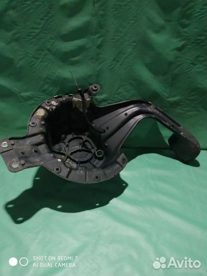 Кронштейн запасного колеса Land Rover Freelander