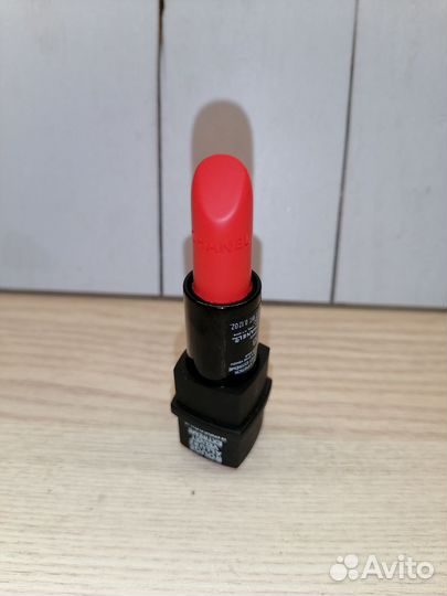 Матовая помада Chanel rouge Allure velvet extr,110