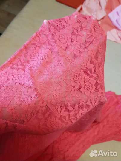 Отрез ткани гипюр