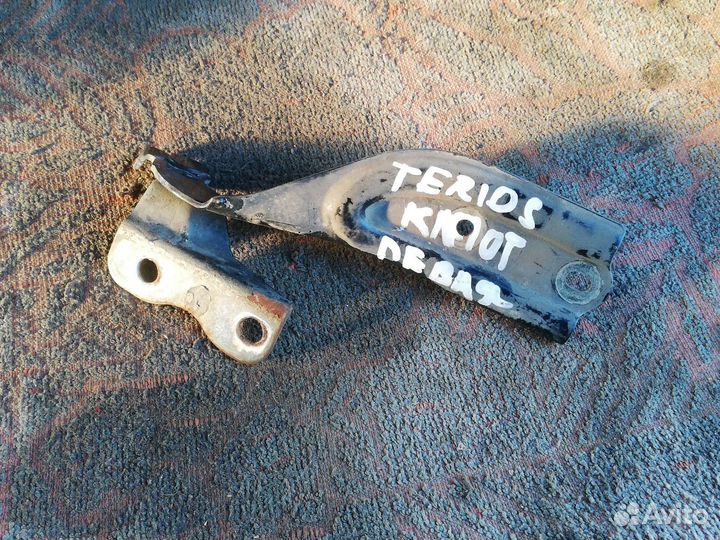 Петля капота Дайхатсу Териос 1