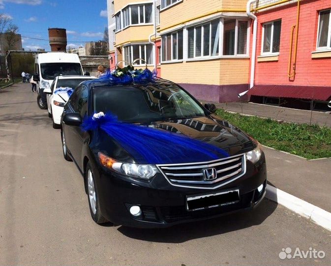 Кольца свадебные и ленты на автомобиль